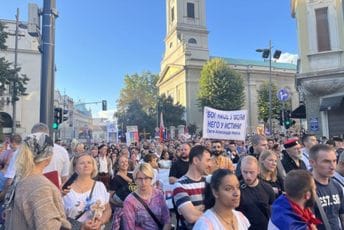 Počela nova litija u Beogradu, prijete okupljanjem na dan Europrajda Počela nova litija u Beogradu, prijete okupljanjem na dan Europrajda