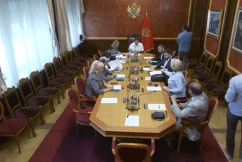 Živković: Odgovorni su i pojedinci i političke partije koje blokiraju proces izbora sudija Ustavnog suda Živković: Odgovorni su i pojedinci i političke partije koje blokiraju proces izbora sudija Ustavnog suda