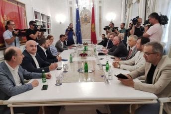 Nastavljen sastanak stare parlamentarne većine nakon više od sat vremena kašnjenja Sa jednog od prethodnih sastanaka