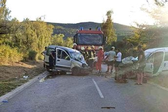 Saobraćajna nesreća u Tivtu: Stradala jedna osoba, pet povrijeđenih Saobraćajna nesreća u Tivtu: Stradala jedna osoba, pet povrijeđenih