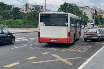 Glavni grad neće skuplje karte, prevoznici misle na džep, a građani ispaštaju Glavni grad neće skuplje karte, prevoznici misle na džep, a građani ispaštaju