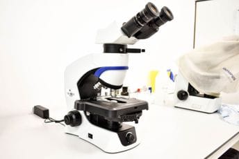 U Kliničkom centru uvedena polarizaciona mikroskopia: Ubrzaće postavljanje dijagnoze gihta U Kliničkom centru uvedena polarizaciona mikroskopia: Ubrzaće postavljanje dijagnoze gihta