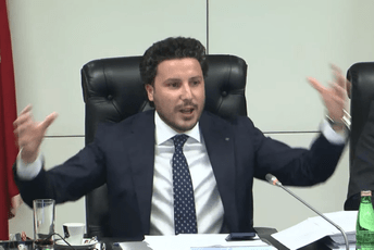 Abazović će položiti kamen temeljac za prve golf rezidencije u Crnoj Gori Abazović će položiti kamen temeljac za prve golf rezidencije u Crnoj Gori