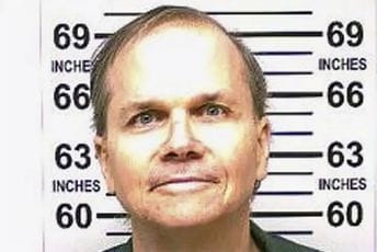 Ubica Džona Lenona i dalje traži pomilovanje, opet je odbijen Ubica Džona Lenona i dalje traži pomilovanje, opet je odbijen