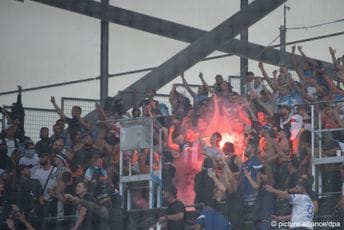 Haos u Marseju: Gađali se bakljama, njemački navijači provocirali nacističkim salutiranjem Haos u Marseju: Gađali se bakljama, njemački navijači provocirali nacističkim salutiranjem