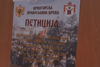 Pult za potpisivanje peticije CPC na Trgu nezavisnosti u Podgorici Pult za potpisivanje peticije CPC na Trgu nezavisnosti u Podgorici