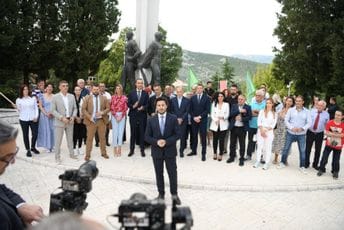 Danilovgradska URA predala listu: "Za tri dana više od 500 potpisa podrške" Danilovgradska URA predala listu: "Za tri dana više od 500 potpisa podrške"