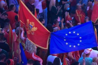 Podgorica na meti Zastave Crne Gore i EU na skupu građana u Podgorici 6. septembra 2020.