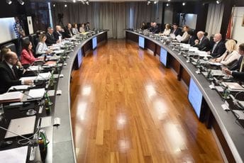 Vlada danas usvojila više od 40 kadrovskih promjena, evo ko je sve izglasan Vlada danas usvojila više od 40 kadrovskih promjena, evo ko je sve izglasan