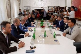 Nastavljaju se pregovori stare parlamentarne većine, Abazović i Bečić ne prisustvuju Nastavljaju se pregovori stare parlamentarne većine, Abazović i Bečić ne prisustvuju