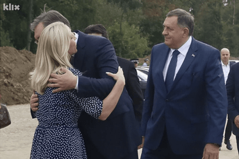 Dodik dočekao Vučića u Bijeljini: Predsjedniče, dobro došli na svoje Dodik dočekao Vučića u Bijeljini: Predsjedniče, dobro došli na svoje