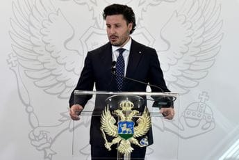 Abazović: Ni po babu, ni po stričevima, stajemo na kraj švercu cigareta Abazović: Ni po babu, ni po stričevima, stajemo na kraj švercu cigareta