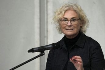 Njemačka šalje Ukrajini još dva višecjevna bacača raketa Njemačka ministarka odbrane Kristin Lambreht