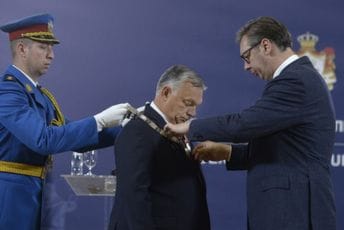 Vučić odlikovao Orbana Vučić odlikovao Orbana