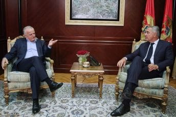 Na kraju konsultacija, sa Đukanovićem bili Zenka, pa Đeka Na kraju konsultacija, sa Đukanovićem bili Zenka, pa Đeka