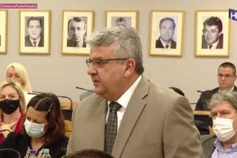 Odbornik Demokrata vrijeđao Rome: Vrlo bahati sm*ćari romske nacionalnosti Odbornik Demokrata vrijeđao Rome: Vrlo bahati sm*ćari romske nacionalnosti