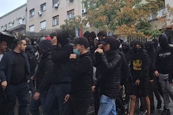 Beograd: Huligani napadaju policiju, pokušavaju da se probiju do mjesta na kojem su učesnici Europrajda