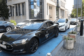 Infrastruktura će za pet godina morati da odgovori prilivu električnih automobila Infrastruktura će za pet godina morati da odgovori prilivu električnih automobila