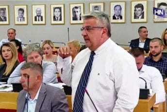 Niković se izvinio pripadnicima romske populacije Niković se izvinio pripadnicima romske populacije