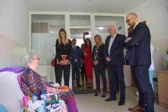 Adrović sa saradnicima boravio u radnoj posjeti ustanovama socijalne i dječje zaštite u Bijelom Polju Adrović sa saradnicima boravio u radnoj posjeti ustanovama socijalne i dječje zaštite u Bijelom Polju