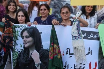 Zaoštrava se situacija u Iranu: Ubijeno sedam demonstranata, vlasti ukinule internet Zaoštrava se situacija u Iranu: Ubijeno sedam demonstranata, vlasti ukinule internet