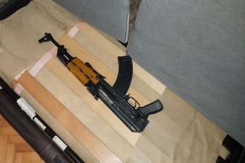 Podgorica: Policija pronašla pušku, pištolj i municiju Podgorica: Policija pronašla pušku, pištolj i municiju