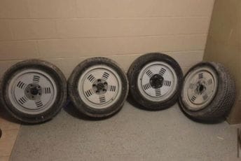 Komplet felgi prodaje po cijeni novog gradskog automobila Komplet felgi prodaje po cijeni novog gradskog automobila