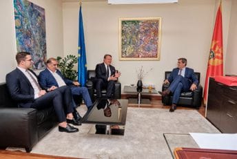 Ibrahimović se sastao sa turskim investitorom Aratom: Predstavljeni ključni infrastrukturni projekti Ibrahimović se sastao sa turskim investitorom Aratom: Predstavljeni ključni infrastrukturni projekti