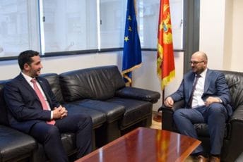 Adrović i Santander: Jačanjem kadrovskih kapaciteta centara, voditelji slučaja moći će se kvalitetnije posvetiti svakom predmetu Adrović i Santander: Jačanjem kadrovskih kapaciteta centara, voditelji slučaja moći će se kvalitetnije posvetiti svakom predmetu