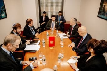 Abazović se sastao sa jevrejskim zajednicama u Njujorku: Pojačati turističku promociju Crne Gore Abazović se sastao sa jevrejskim zajednicama u Njujorku: Pojačati turističku promociju Crne Gore