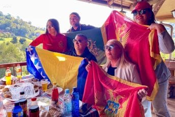 Počelo okupljanje naših navijača "Kod Fehre": 500 posjetilaca dobiće "burek sa sirom" Počelo okupljanje naših navijača "Kod Fehre": 500 posjetilaca dobiće "burek sa sirom"