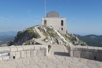 „Iskra u kamenu“ na Cetinju: Narodni muzej obilježava pola vijeka od otvaranja Njegoševog mauzoleja