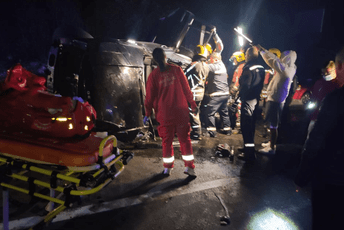 Sudarili se autobus i automobil na putnom pravcu Cetinje - Podgorica Sudarili se autobus i automobil na putnom pravcu Cetinje - Podgorica