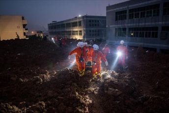 Kina: Čovjek pronađen živ 17 dana nakon zemljotresa Kina: Čovjek pronađen živ 17 dana nakon zemljotresa