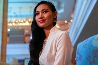 Mis Mjanmara ne može da napusti aerodrom u Bangkoku, u domovini joj prijete smrću Mis Mjanmara ne može da napusti aerodrom u Bangkoku, u domovini joj prijete smrću