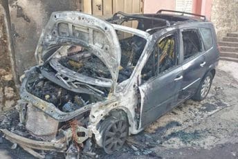 Zapaljen auto odbornika Demokrata Sava Nikovića u Novom Zapaljen auto odbornika Demokrata Sava Nikovića u Novom