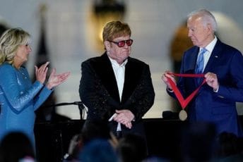 Elton Džon nastupio u Bijeloj kući, Bajden ga iznenadio medaljom Elton Džon nastupio u Bijeloj kući, Bajden ga iznenadio medaljom