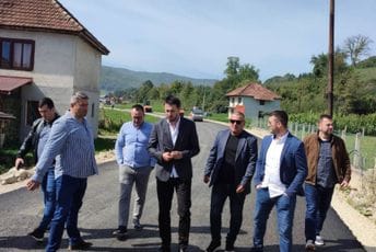 BS: Ispunjeno obećanje Ibrahimovića, počelo asfaltiranje puta Gubavač-Bistrica u Bijelom Polju BS: Ispunjeno obećanje Ibrahimovića, počelo asfaltiranje puta Gubavač-Bistrica u Bijelom Polju