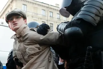 Na protestima protiv mobilizacije u Rusiji uhapšeno 730 ljudi Na protestima protiv mobilizacije u Rusiji uhapšeno 730 ljudi