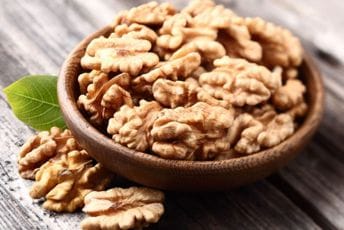 Naučnici kažu – jedite orahe, živjećete duže Naučnici kažu – jedite orahe, živjećete duže