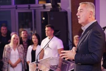 Đukanović: Žele da pobjegnu od izbora, zbog njih imamo dvije izgubljene godine za Crnu Goru Đukanović: Žele da pobjegnu od izbora, zbog njih imamo dvije izgubljene godine za Crnu Goru