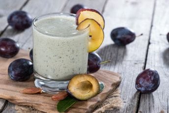 Smoothie sa bananom i suvim šljivama Smoothie sa bananom i suvim šljivama