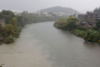 Još sjutra suvo, a onda niz kišnih dana, mogući pljuskovi, grmljavina i jak vjetar Još sjutra suvo, a onda niz kišnih dana, mogući pljuskovi, grmljavina i jak vjetar