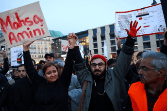 Iran potvrdio smrtnu presudu zbog ubistva pripadnika Čuvara revolucije Iran potvrdio smrtnu presudu zbog ubistva pripadnika Čuvara revolucije