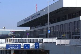 Beograd: Grom oštetio pistu na aerodromu, obustavljeni letovi Beograd: Grom oštetio pistu na aerodromu, obustavljeni letovi