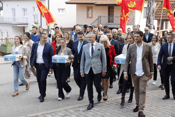 Dizdarević nosilac izborne liste "Prava stvar, Koalicija Još bolje za Bijelo Polje - DPS, SD, SDP, BP partija, LP" Dizdarević nosilac izborne liste "Prava stvar, Koalicija Još bolje za Bijelo Polje - DPS, SD, SDP, BP partija, LP"