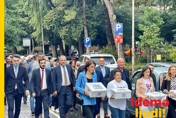 Demokrate, DSS i "Evropa sad" zajedno u Tivtu, Komnenović ih predvodi Demokrate, DSS i "Evropa sad" zajedno u Tivtu, Komnenović ih predvodi