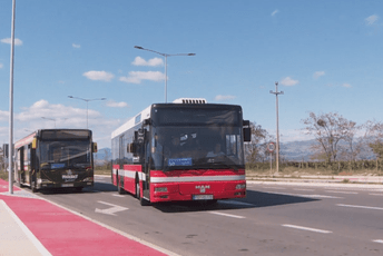 Jedan vozač, jedna linija, a dva autobusa Jedan vozač, jedna linija, a dva autobusa