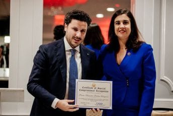 Maliotakis uručila Abazoviću priznanje američkog Kongresa Maliotakis uručila Abazoviću priznanje američkog Kongresa