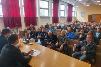 Kovačević: Opština Nikšić snosiće dio advokatskih troškova radnika Boksita Kovačević: Opština Nikšić snosiće dio advokatskih troškova radnika Boksita